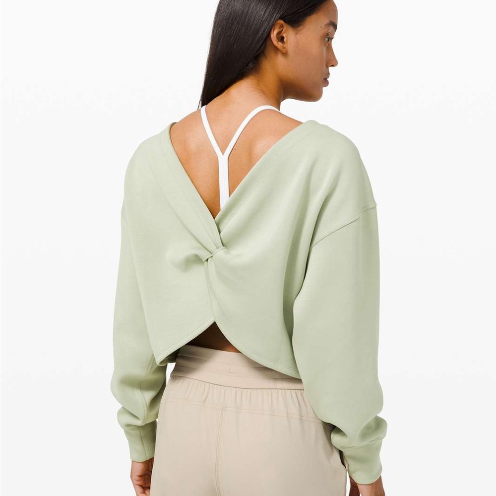 Lululemon Twist Back to Front Pullover